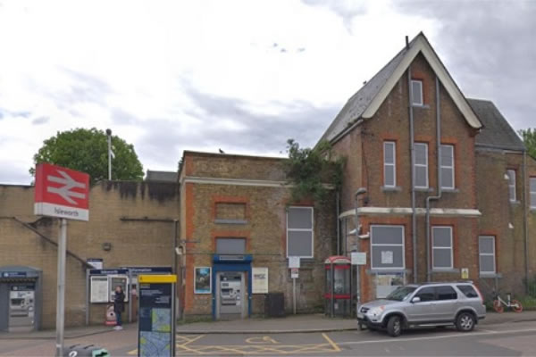 Isleworth train station 