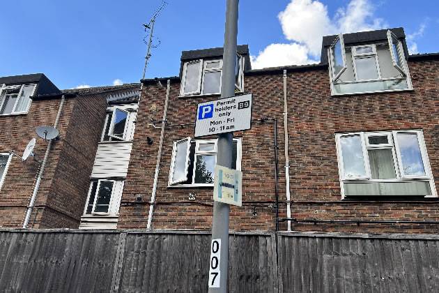 Sign displaying the Battersea B9 parking zone