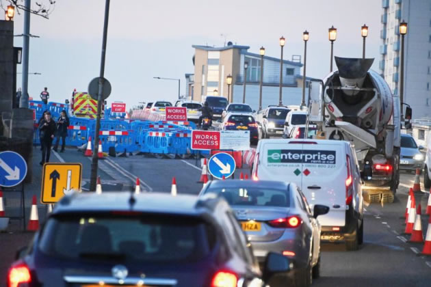 Congestion on Wandsworth Bridge during lane closures